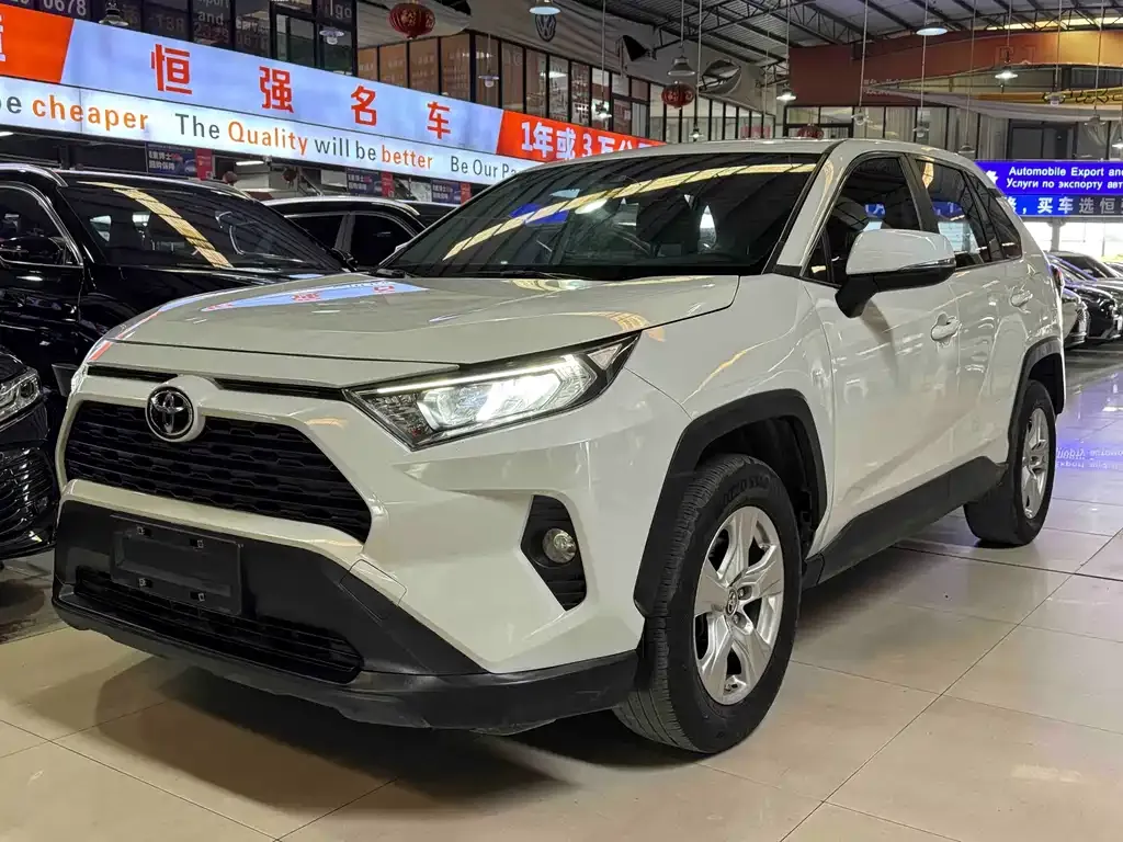 Toyota RAV4 — фото 1