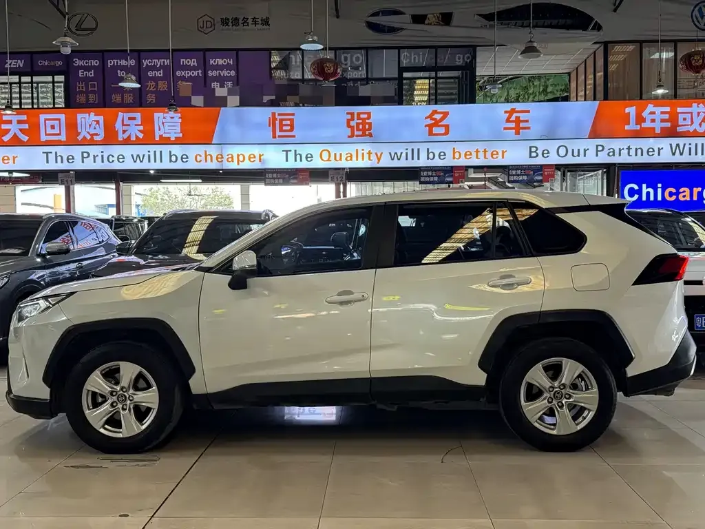 Toyota RAV4 — фото 2