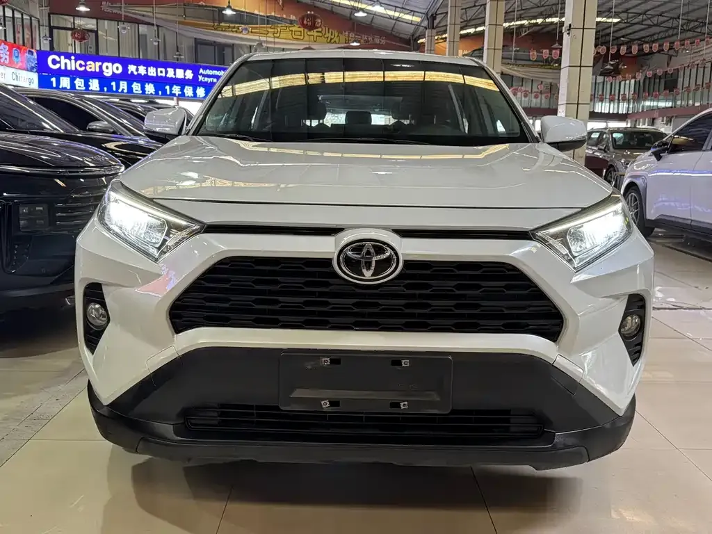 Toyota RAV4 — фото 8