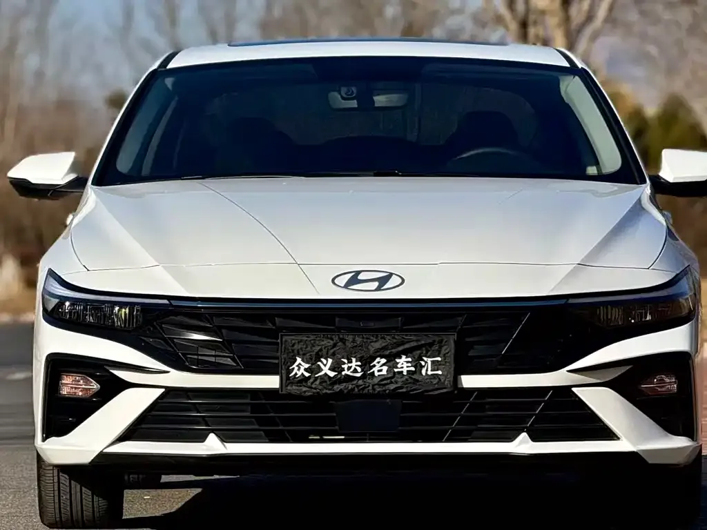 Hyundai Elantra — фото 2