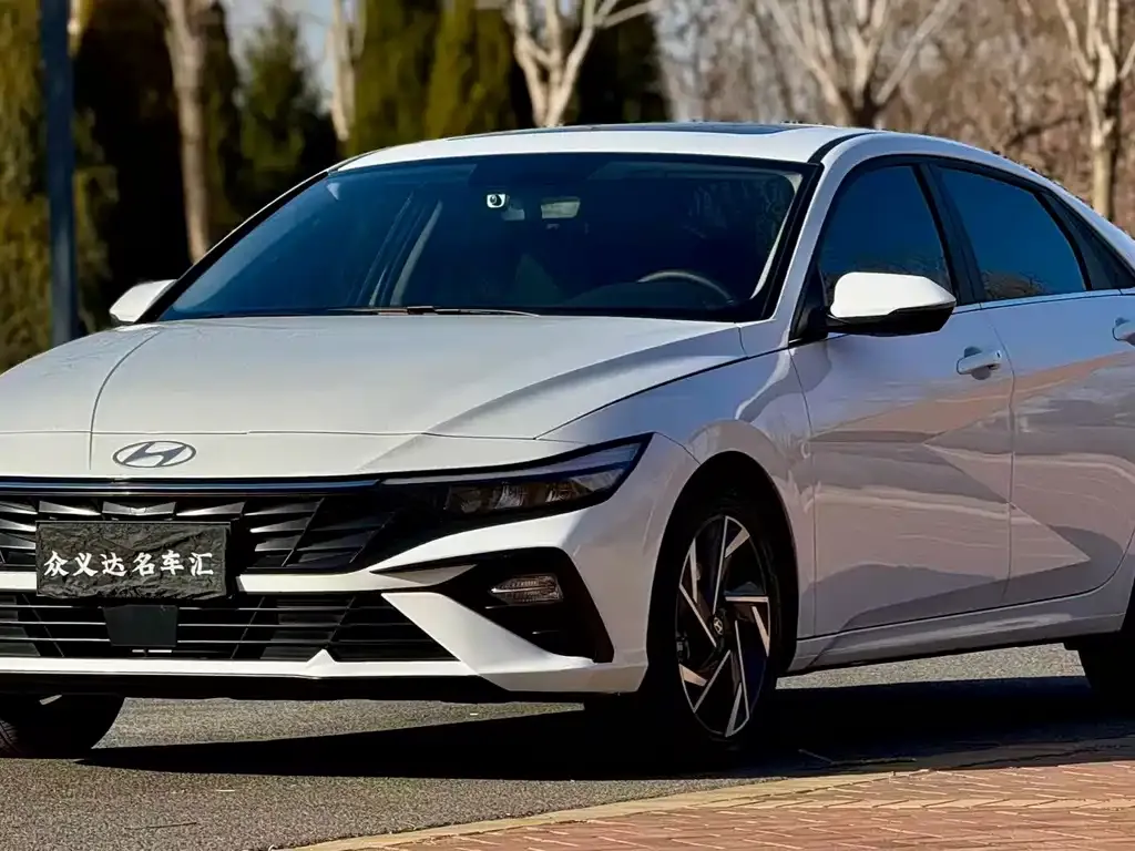 Hyundai Elantra — фото 9