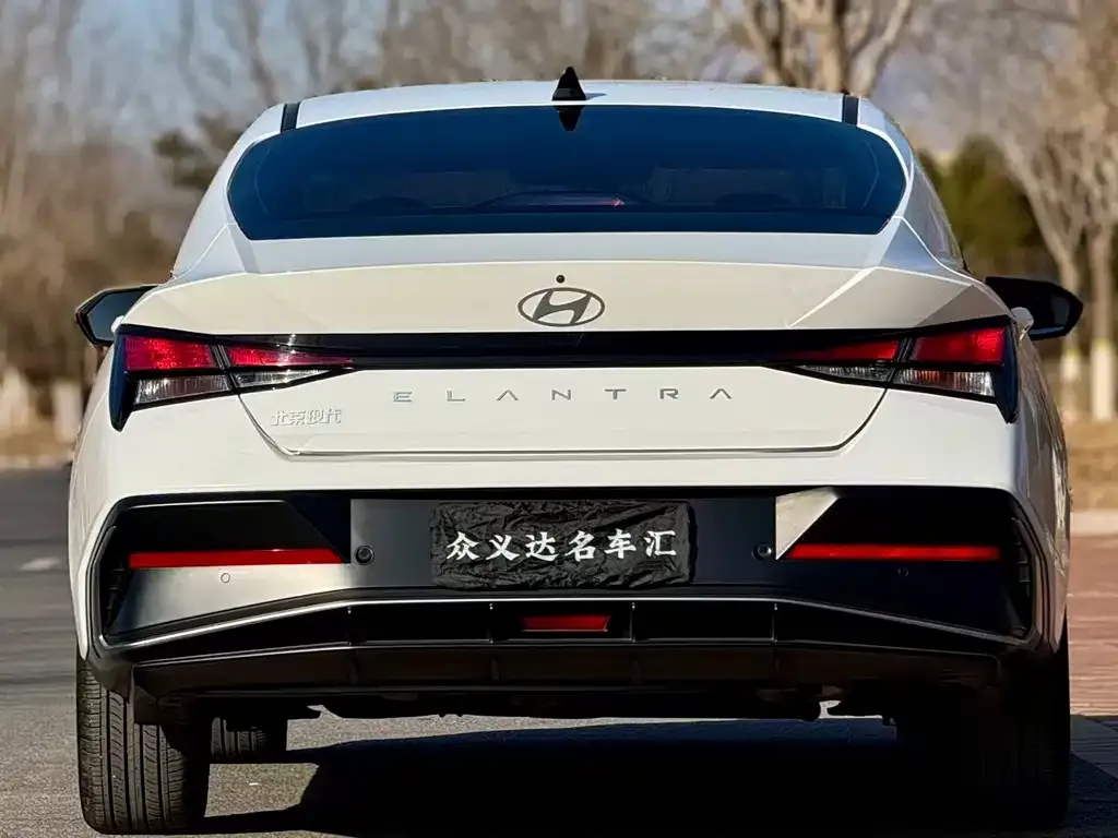 Hyundai Elantra — фото 4