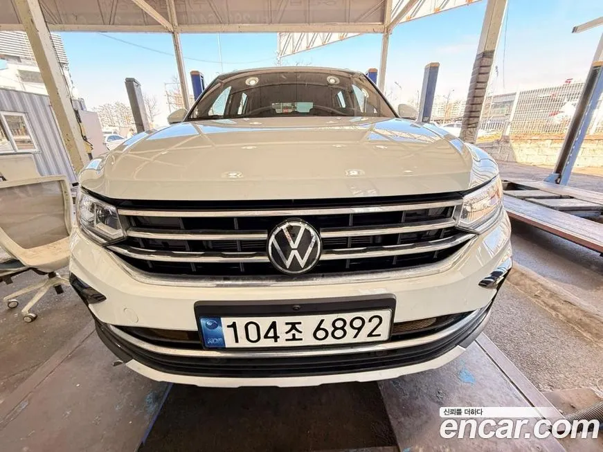 Volkswagen Tiguan — фото 1
