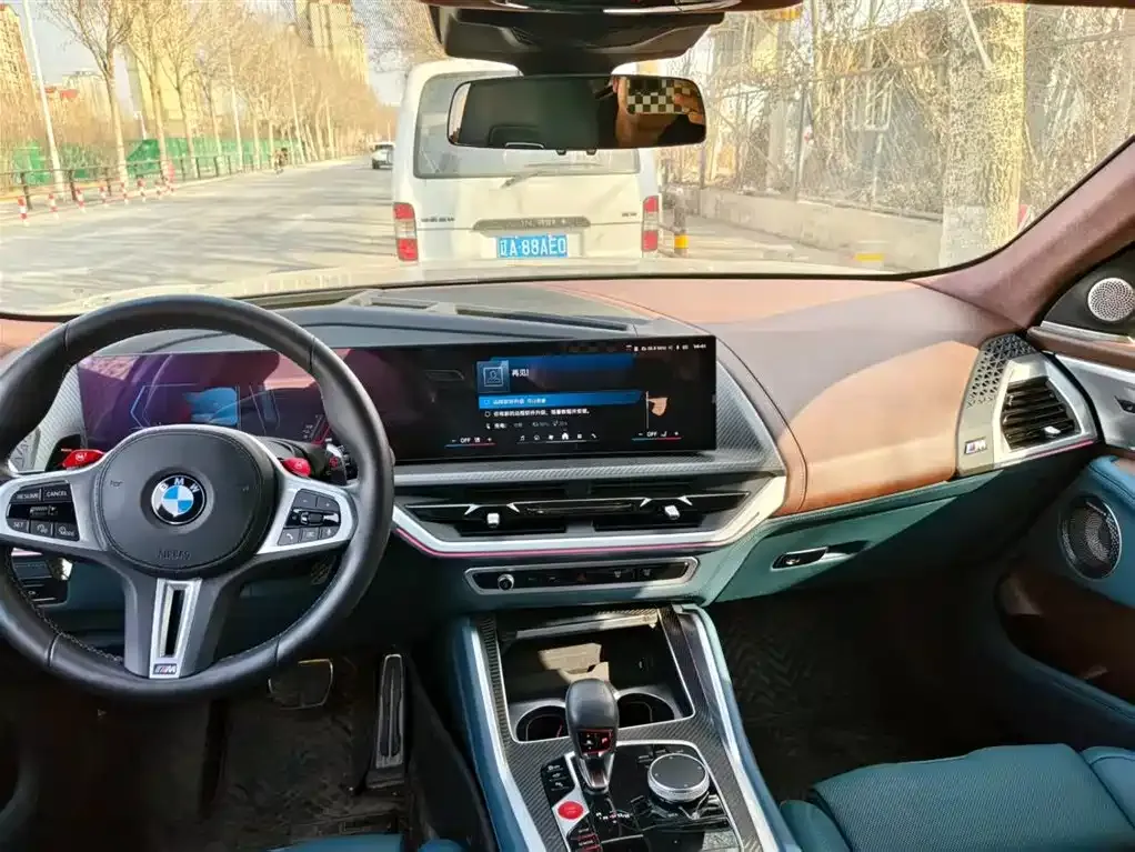 BMW XM — фото 6