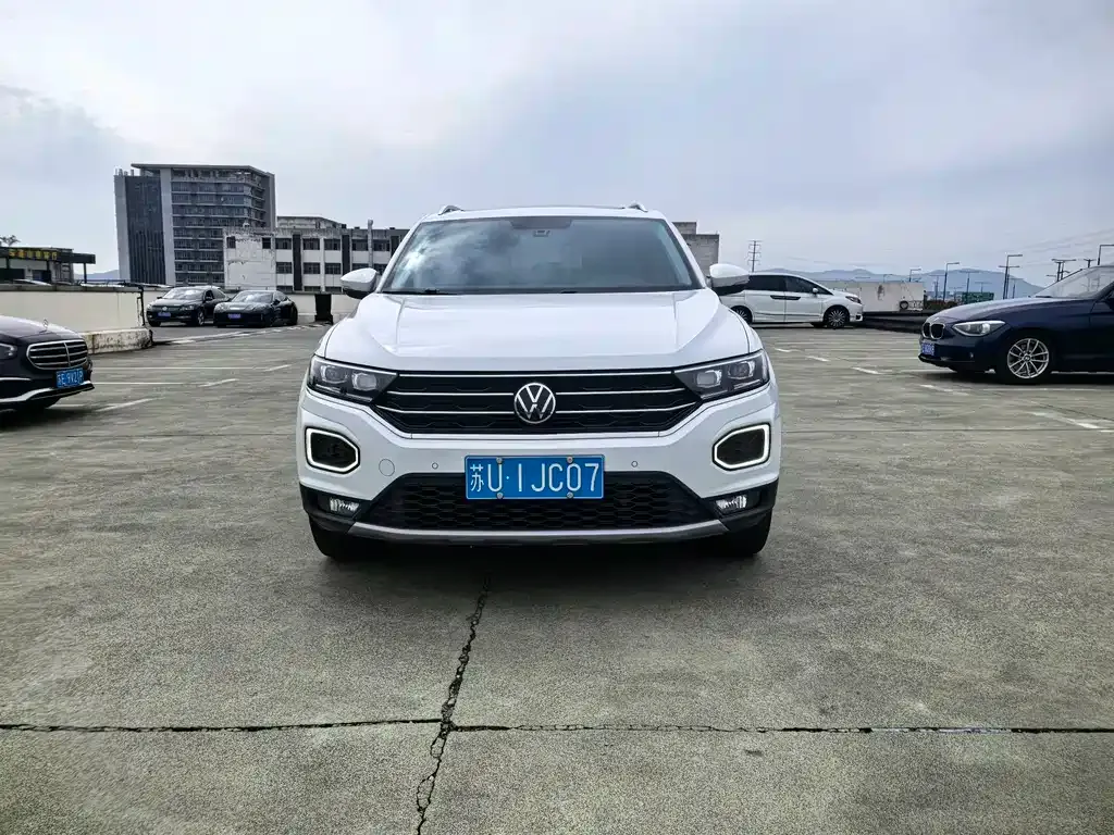 Volkswagen T-Roc — фото 10