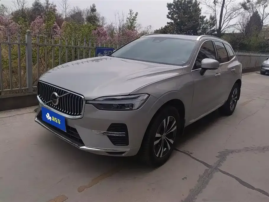 Volvo XC60 — фото 1