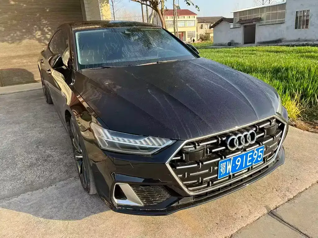 Audi A7L — фото 1