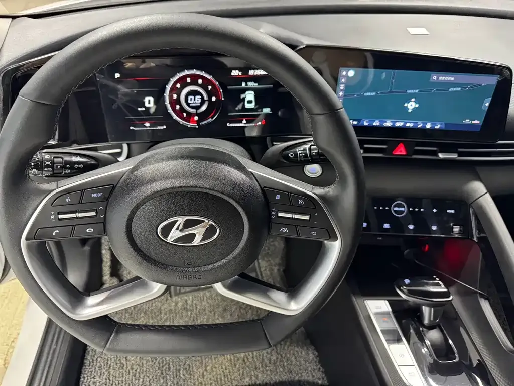 Hyundai Elantra — фото 8