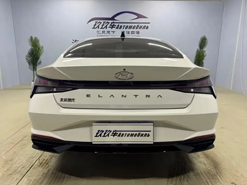Hyundai Elantra — фото 3