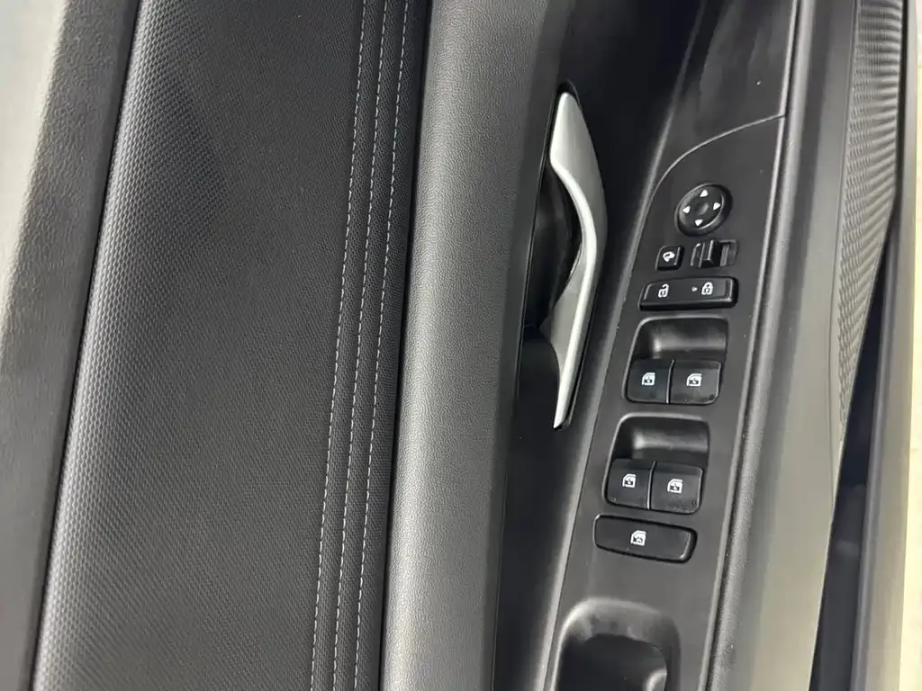 Hyundai Elantra — фото 6