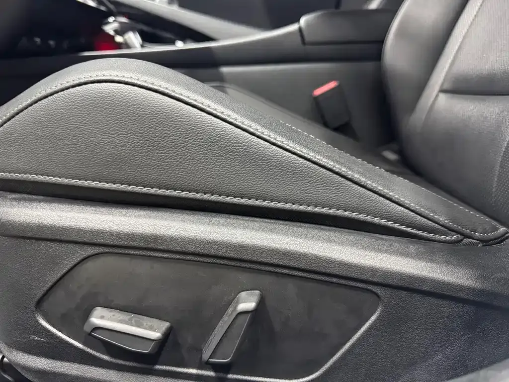 Hyundai Elantra — фото 10