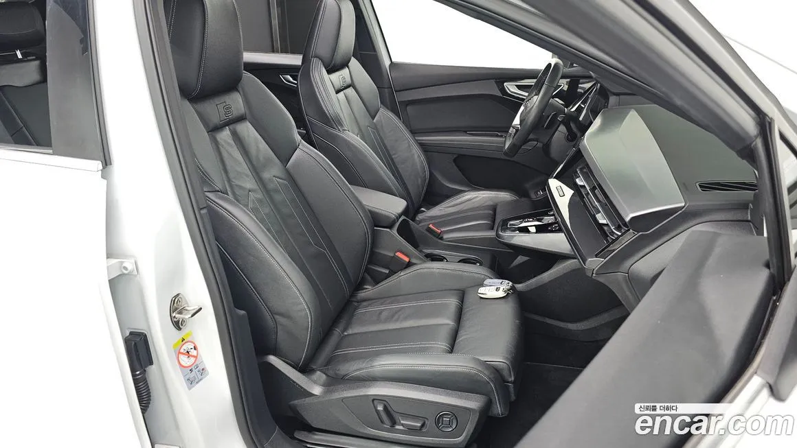 Audi Q4 e-tron — фото 10