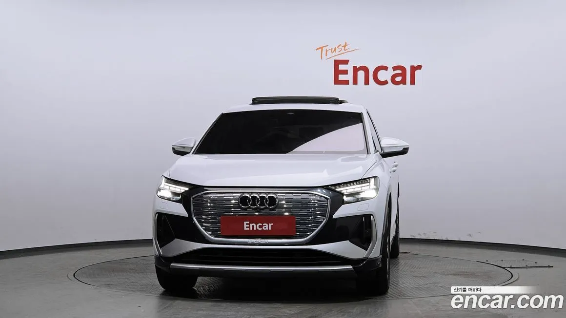 Audi Q4 e-tron — фото 2