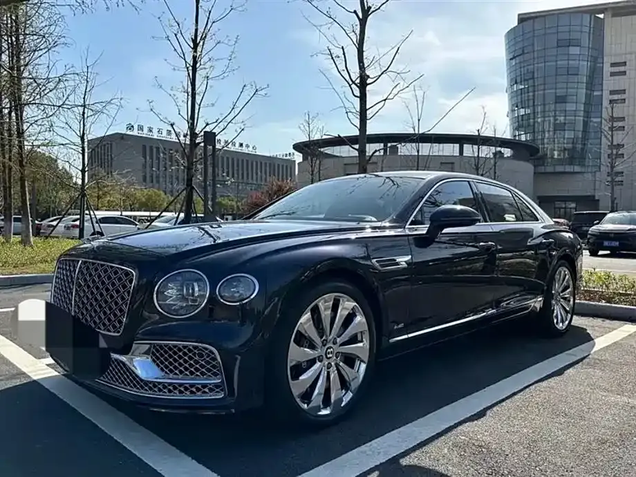 Bentley Flying Spur — фото 1