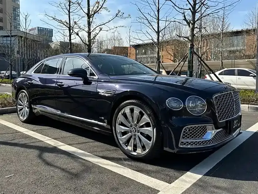Bentley Flying Spur — фото 9
