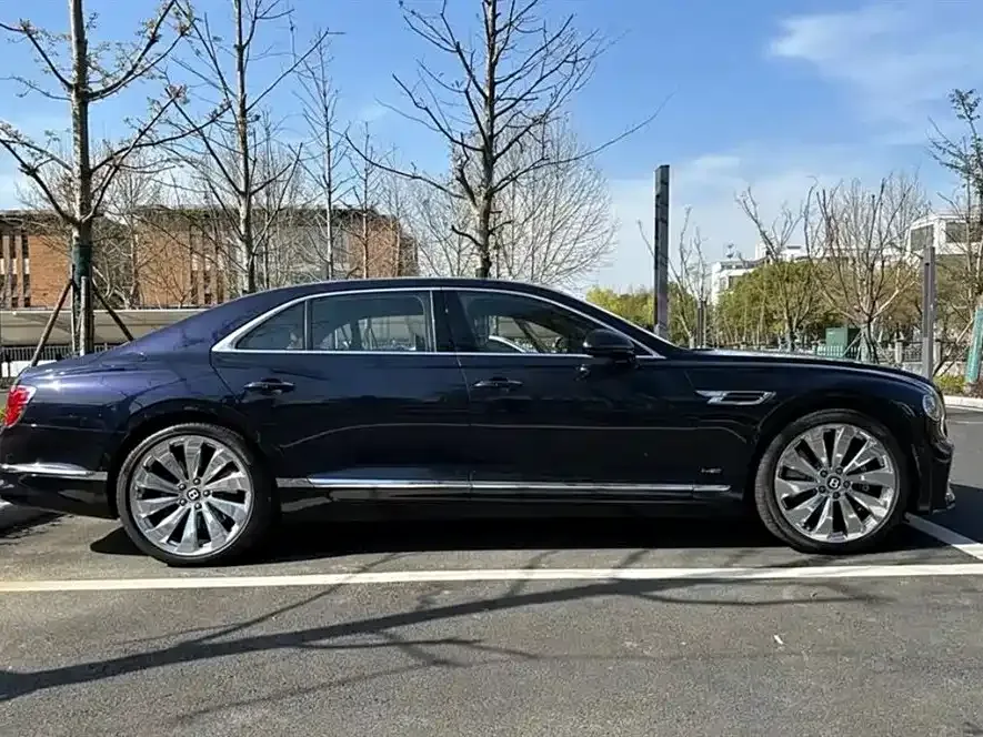 Bentley Flying Spur — фото 2