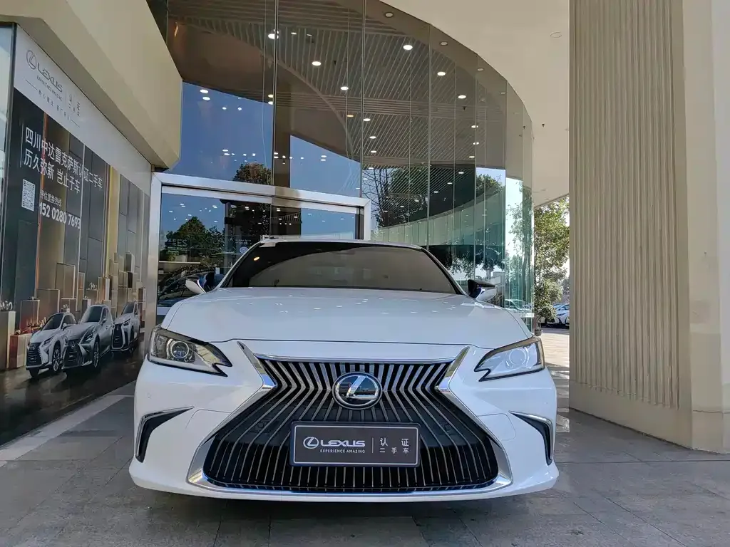 Lexus ES — фото 1