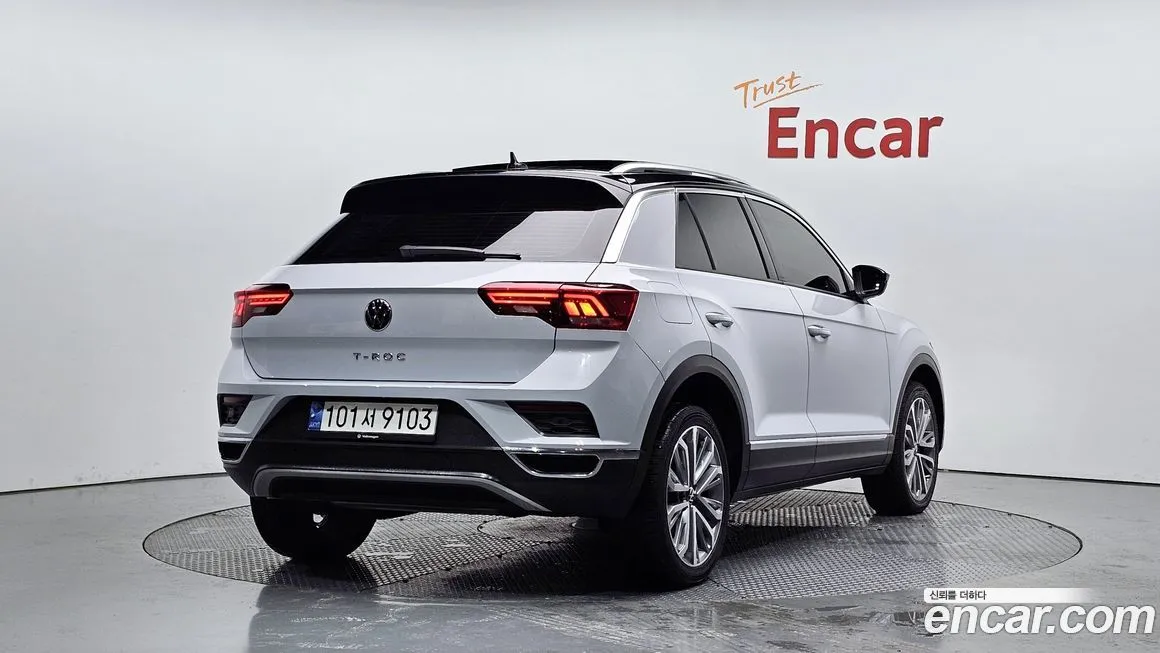 Volkswagen T-Roc — фото 7