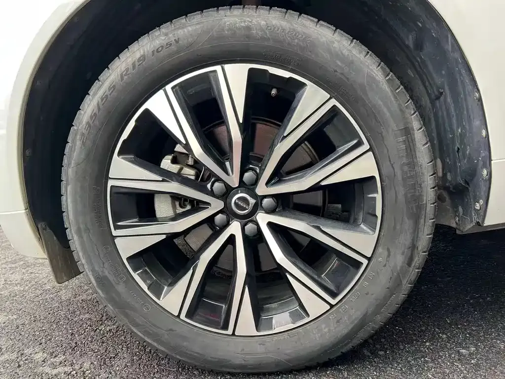 Volvo XC60 — фото 2