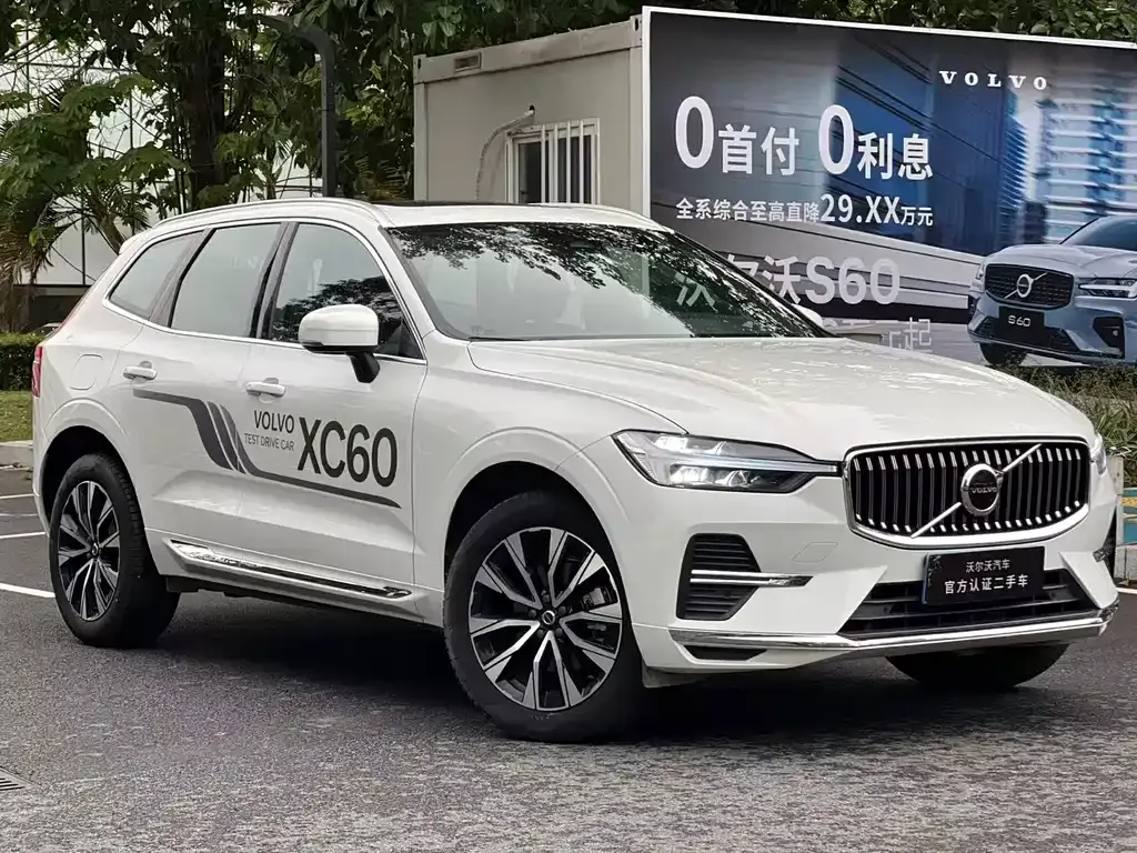 Volvo XC60 — фото 5
