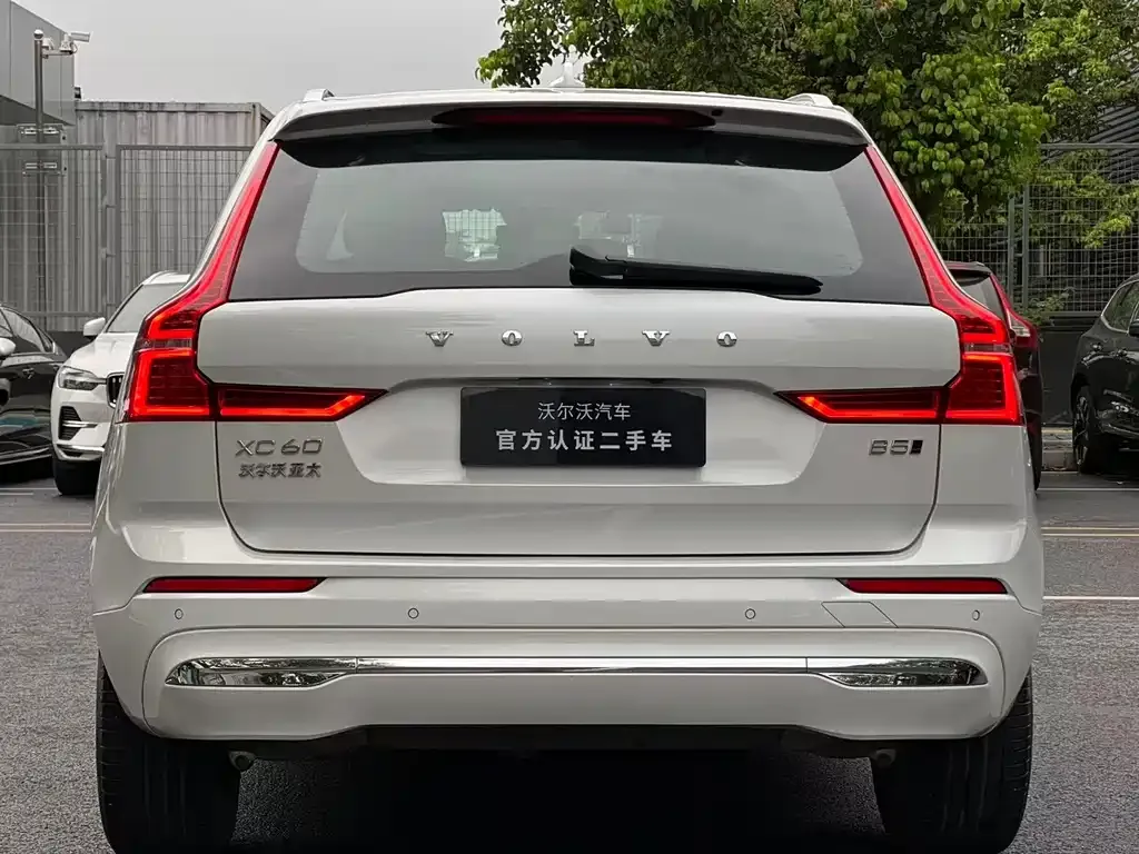 Volvo XC60 — фото 10