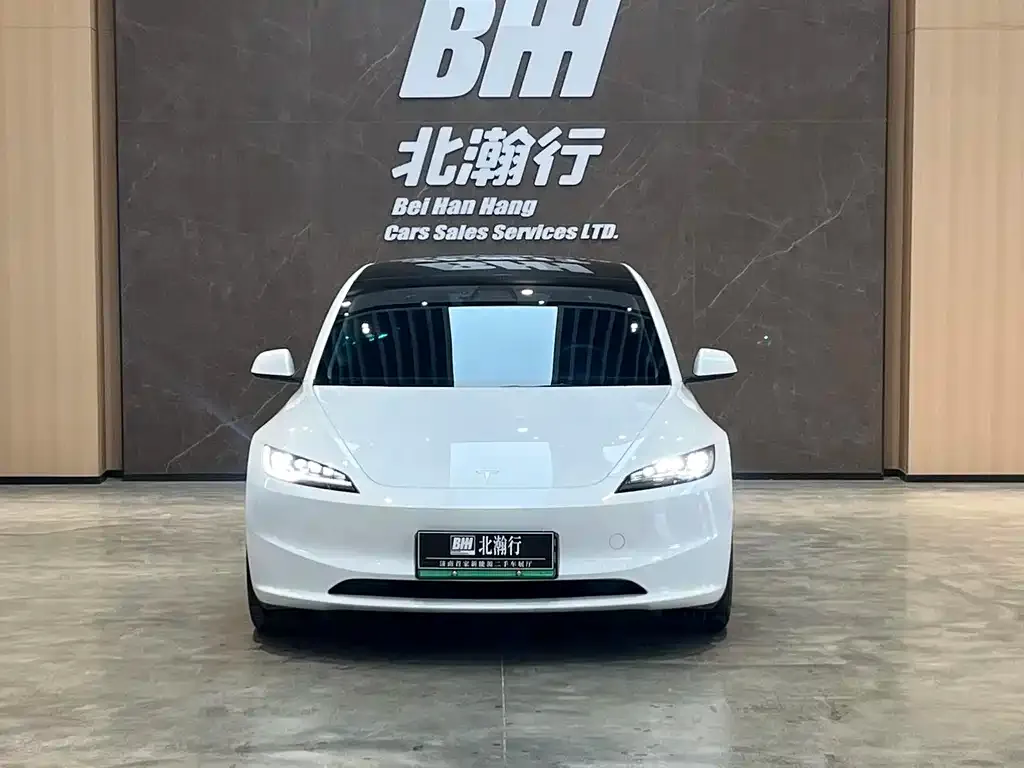 Tesla Model 3 — фото 1