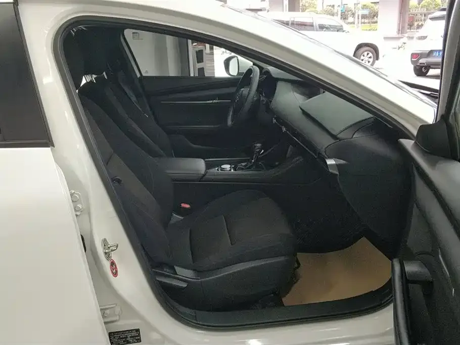 Mazda 3 Axela — фото 3