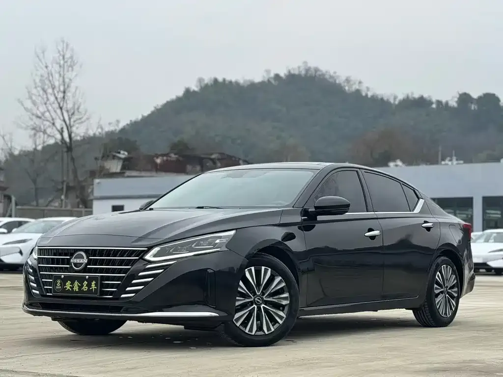 Nissan Teana — фото 1
