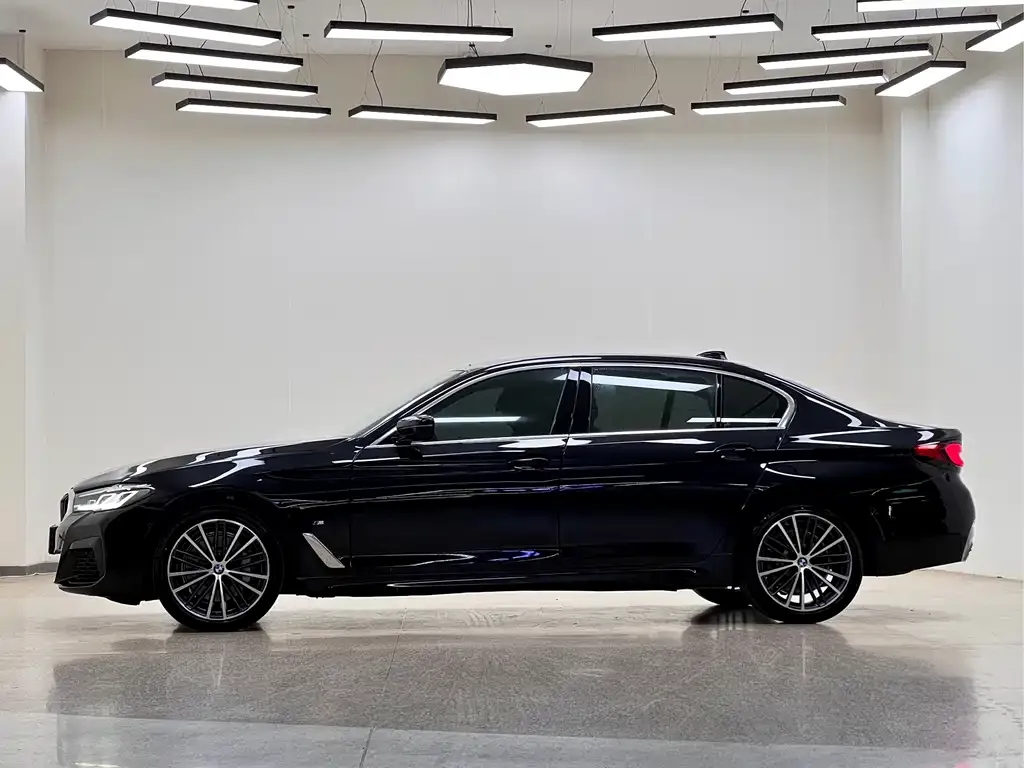 BMW 5 Series — фото 6