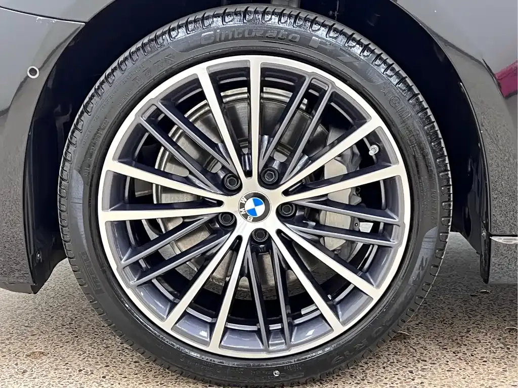 BMW 5 Series — фото 10
