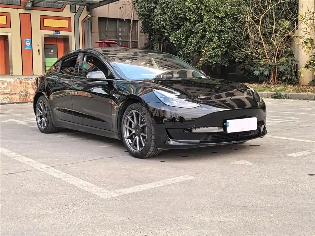 Tesla Model 3 — фото 9