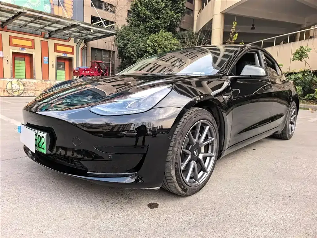 Tesla Model 3 — фото 8