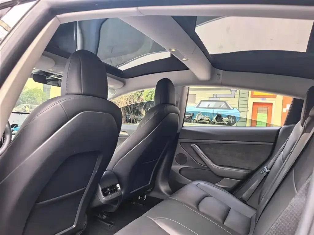 Tesla Model 3 — фото 2
