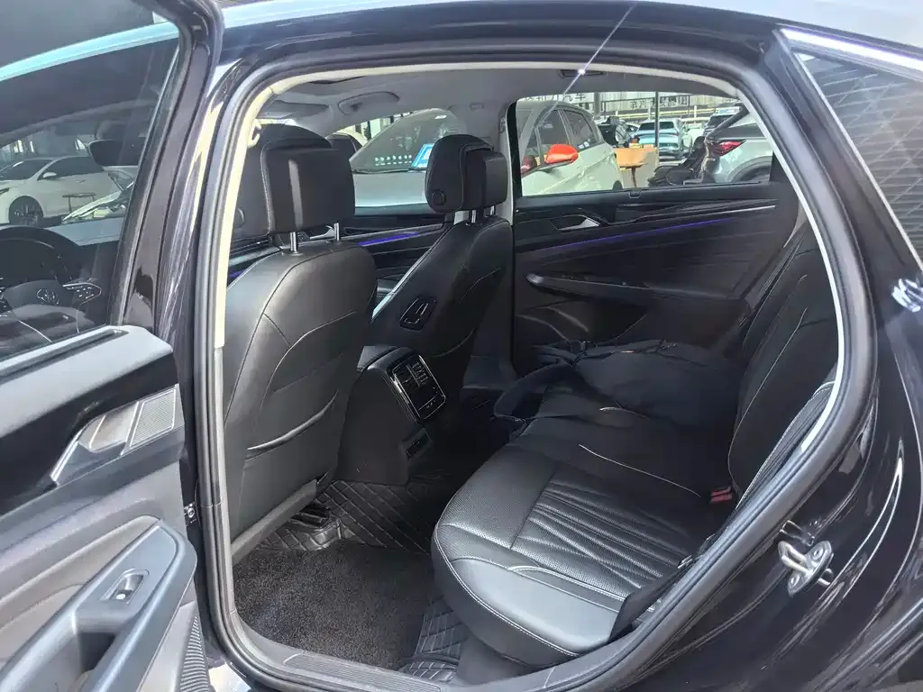 Volkswagen Passat New Energy — фото 2
