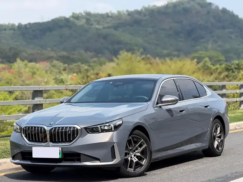 BMW i5 — фото 1