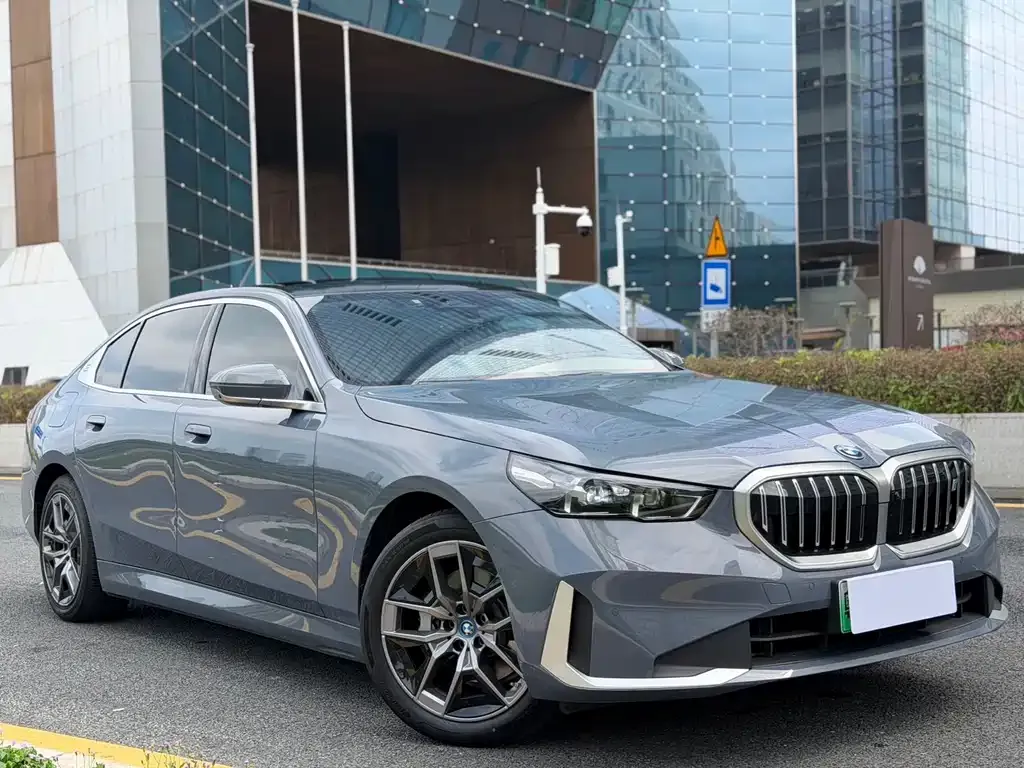 BMW i5 — фото 8