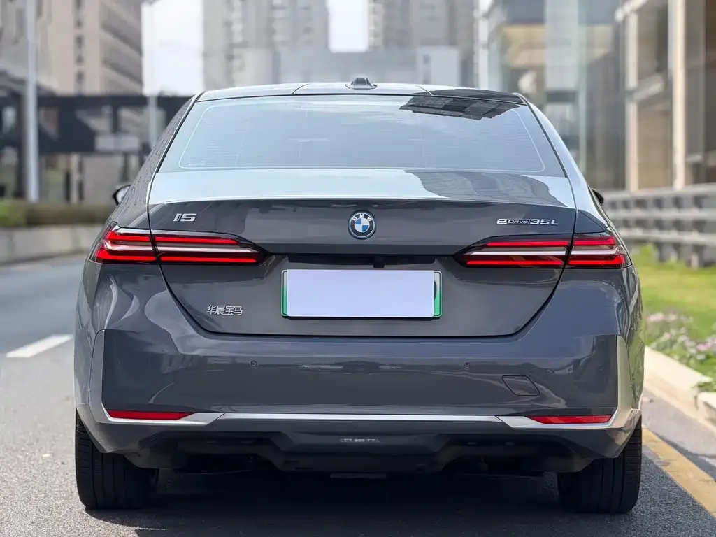 BMW i5 — фото 3