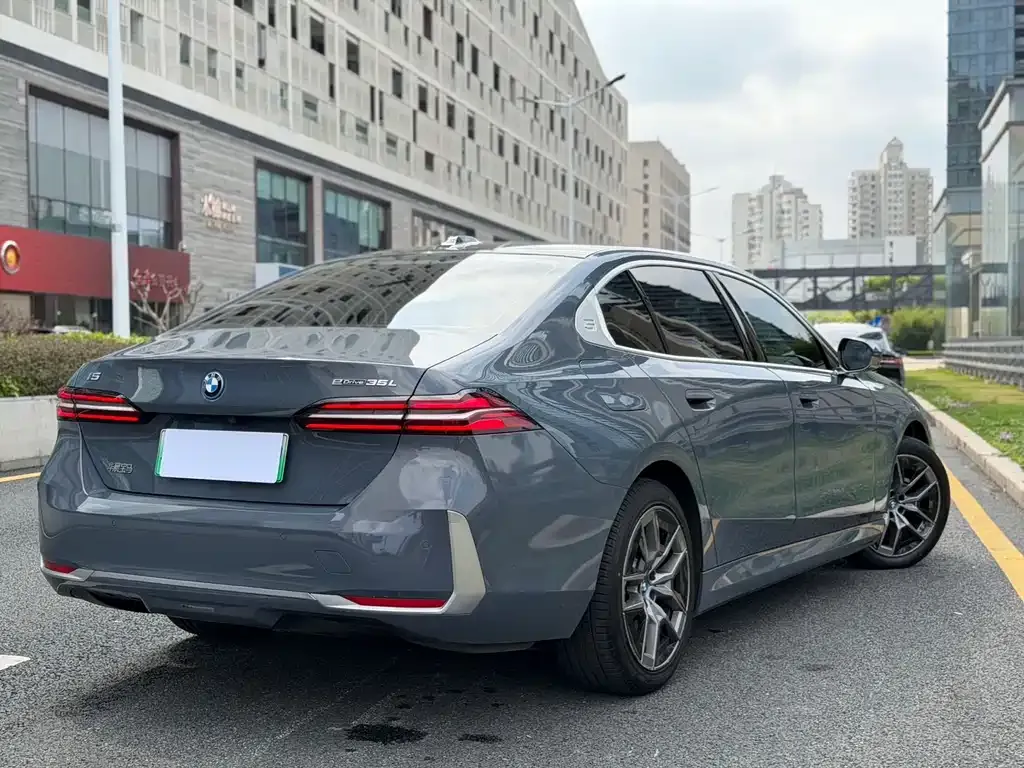 BMW i5 — фото 6