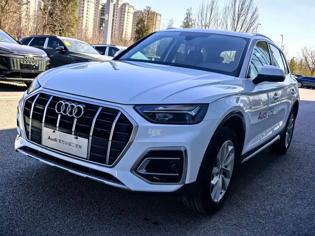 Audi Q5L — фото 1