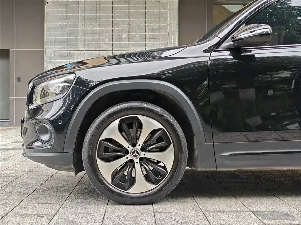 Mercedes-Benz GLB — фото 8