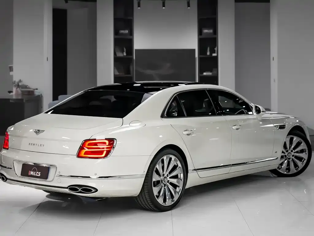 Bentley Flying Spur — фото 3
