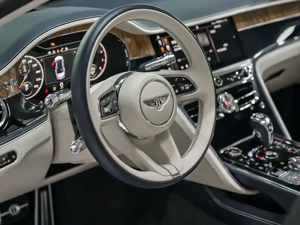 Bentley Flying Spur — фото 4
