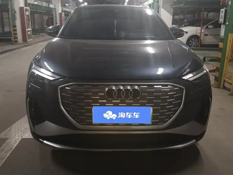Audi Q4 e-tron — фото 2