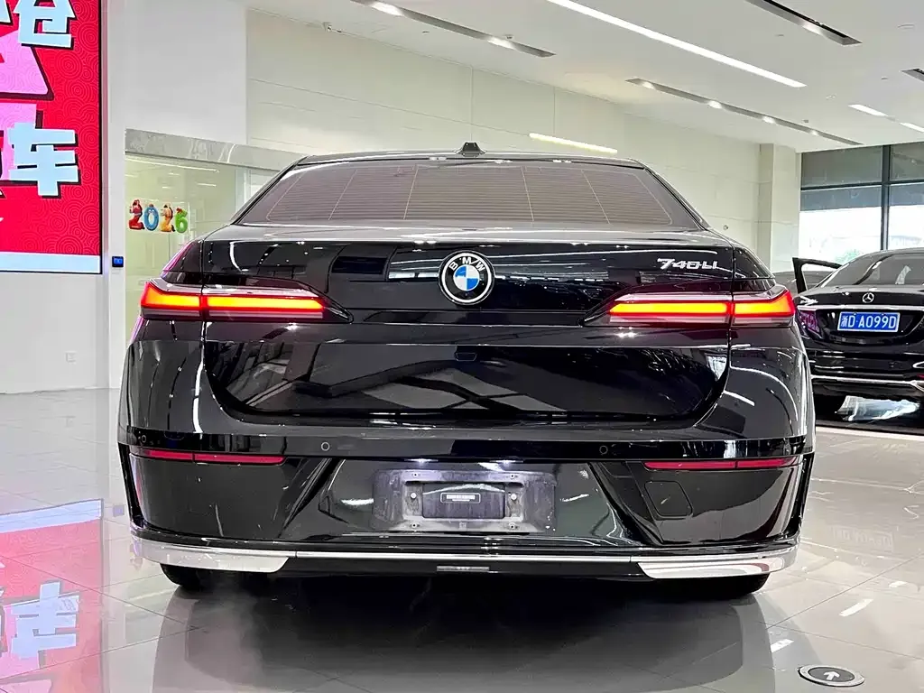 BMW 7 Series — фото 2