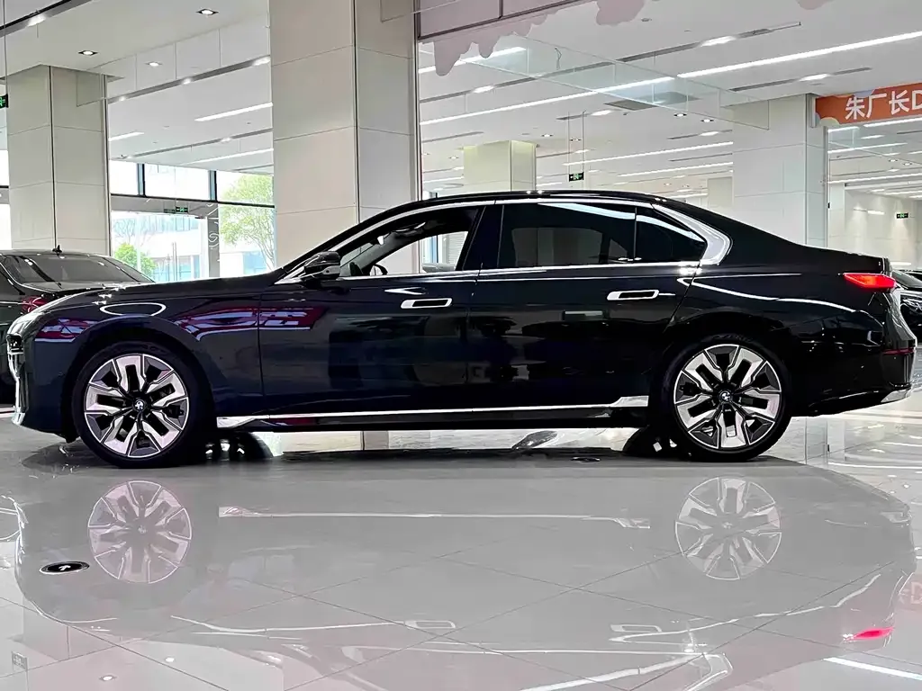 BMW 7 Series — фото 8