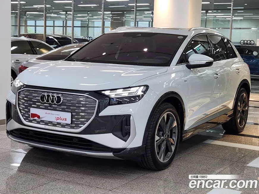 Audi Q4 e-tron — фото 2