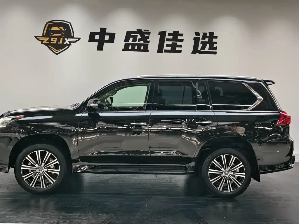 Lexus LX — фото 7