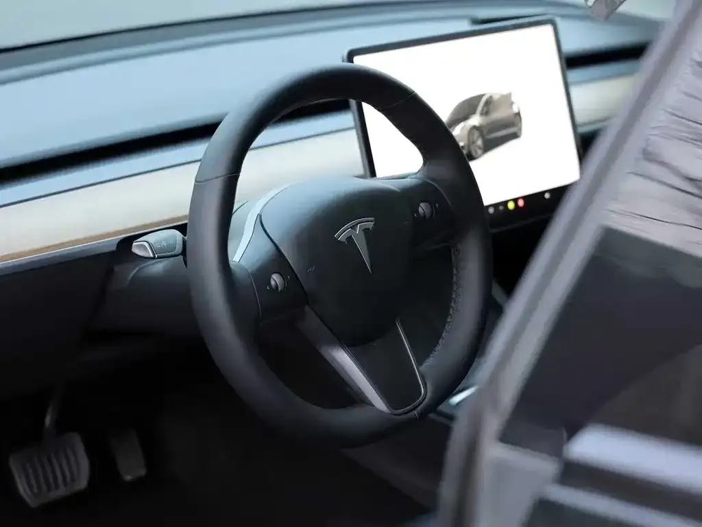 Tesla Model 3 — фото 2
