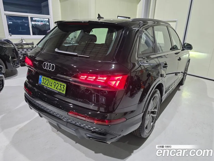 Audi Q7 — фото 10