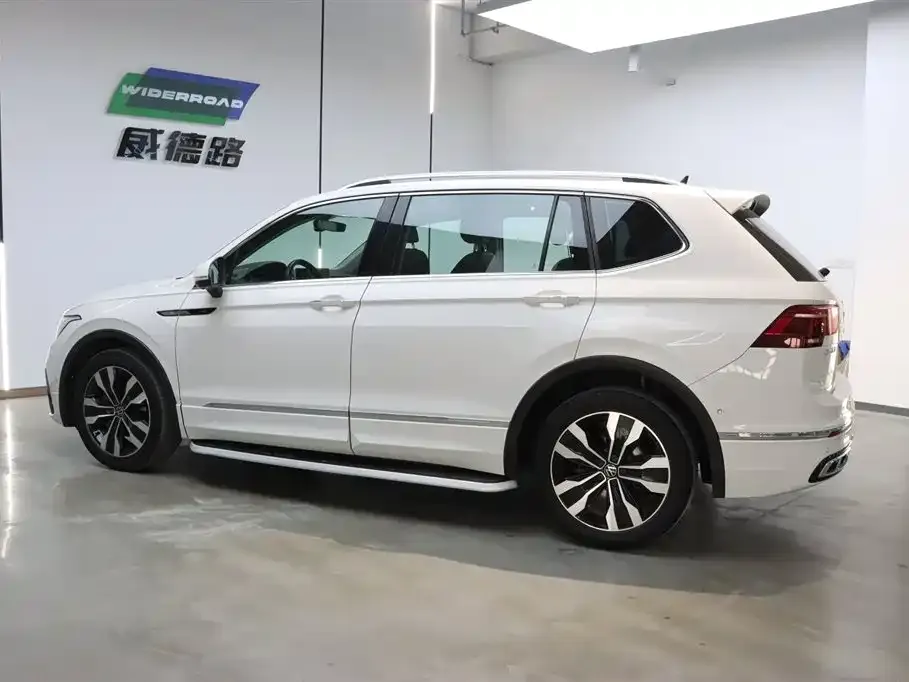 Volkswagen Tiguan L — фото 6